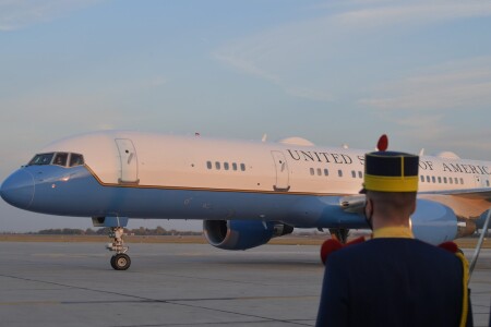 Paradoxul de la Kogălniceanu: americanii aduc avioane pentru războiul din ...