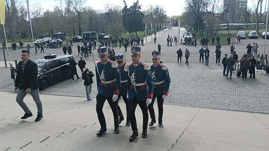 LIVE /  Sicriul lui Mircea Lucescu a ajuns la Arena Naţională! Răzvan ...