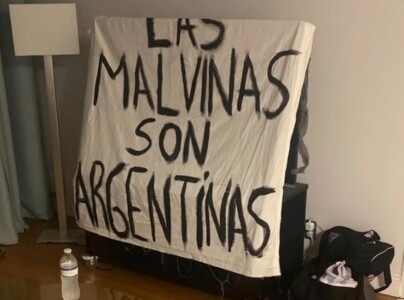 Cum a fost confecționat și introdus pe stadion bannerul care poate aduce o ...