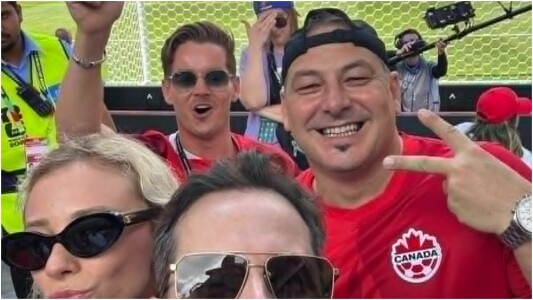 Câți bani a plătit celebrul fan român pentru a asista la meciul Canada – ...