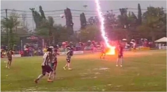 Catastrofă pe stadion! Un fotbalist a murit după ce a fost lovit de fulger. ...