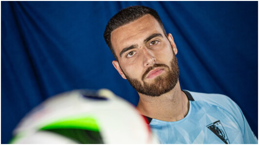 Cum arată fostul fotbalist de la FCSB după ce și-a făcut implant de păr. ...