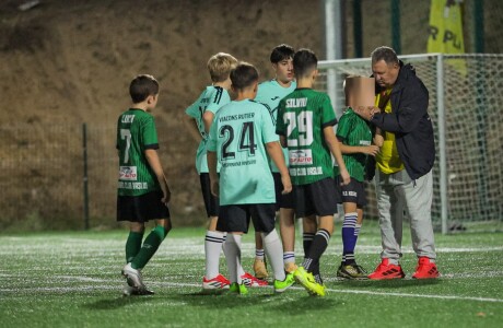 Scene halucinante la un meci de juniori! Fostul jucător din Liga 1 a ...