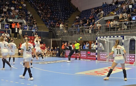 România începe LIVE finala mică din EHF Euro Cup: 0-0 cu Ungaria după 20-28 ...