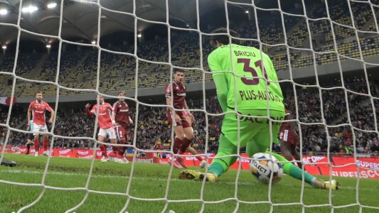 Uluitor! Rapid poate juca tot cu gafeurul Briciu în poartă contra lui CFR ...