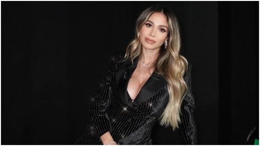 Ședință foto incendiară cu una din cele mai frumoase prezentatoare din ...