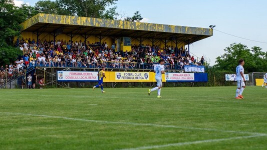 Comuna din România cu teren de fotbal ca-n Premier League. Gazon perfect și ...