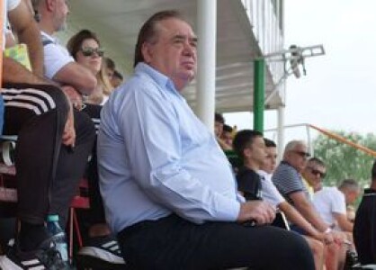 La 71 de ani, fostul patron miliardar din Superliga se căsătorește cu o ...