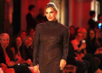Apariție răvășitoare: a defilat la Vogue World, într-o rochie Gucci, sub ...