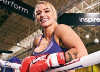 „Bombardiera Blondă” a incendiat rețelele sociale, la revenire: „Am sâni ...