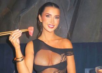 Prezentatoarea TV și-a sărbătorit ziua de naștere într-o ținută extrem de ...