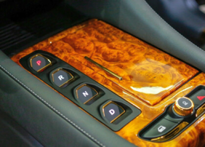 Cum arată „Rolls-Royce”-ul din Vietnam, cu schimbător placat cu aur și trei ...