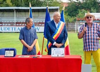 De față cu Mitică Dragomir, talentul uitat al Diviziei A a fost premiat pe ...