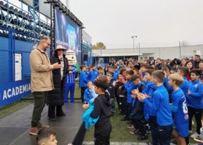 S-a lansat „Jurnalul unui fotbalist de buzunar” la Academia Hagi! Ce le-a ...