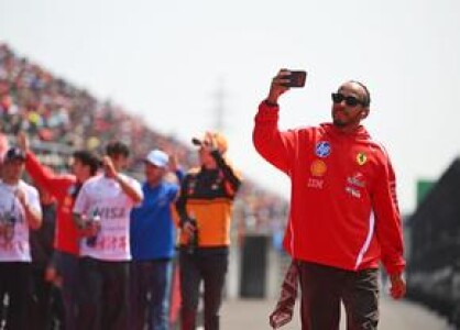 Lewis Hamilton nu se gândește la retragere: „Voi mai rămâne o perioadă ...