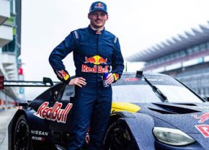 Max Verstappen l-a învins pe rivalul său din Super GT, înainte să debuteze ...