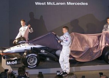 Monopostul condus de Raikkonen și Coulthard, scos la licitație pentru o ...