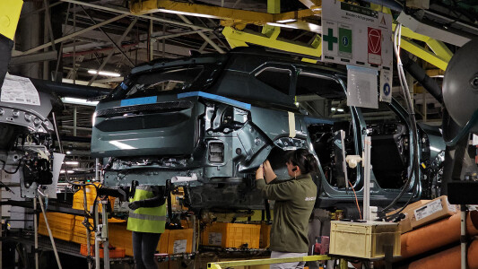 ULTIMA ORĂ Concedieri la Dacia: până la 50.000 de euro pentru cei care pleacă