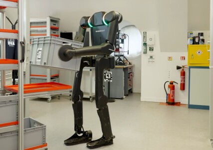 VIDEO O „armată” de 350 roboți umanoizi intră în fabricile Renault. Urmează Dacia, în etapa a doua