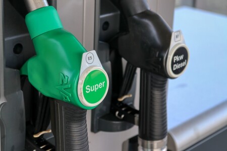 Carburanții se pot scumpi considerabil în România. Motorina poate ajunge chiar la 12 lei/l 