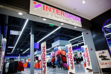 Magazine închise în România. Deținătorul francizelor Intersport și Foot Locker, lovit de mediul de piață “deosebit de dificil”