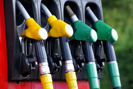 ULTIMA ORA Crește în continuare prețul benzinei, care a ajuns cu 19 bani mai scumpă decât motorina în unele stații