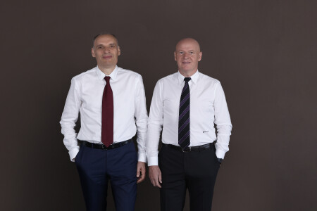 EXCLUSIV SURPRIZĂ Frații Pavăl, proprietarii Dedeman, vor magazinele Carrefour din România