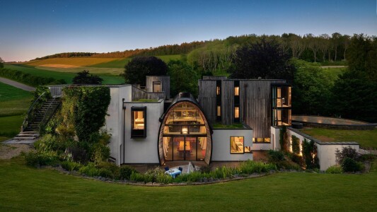 Arhitectură în jurul unui butoi, într-o casă plăcută ca un vin bun, în ...