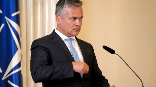 Din ce face bani Adrian Veștea şi ce meserie are la bază premierul ...