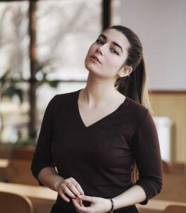 Interviu. Ileana Puiu, Gașca de la Drept “Sa nu caut replici perfecte, ci adevarul in ochii partenerului de joc.”