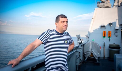 Radu Miruță, sesiune foto îmbrăcat în marinar pe corveta „Contraamiral ...