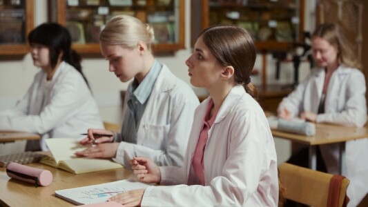 Medicii rezidenți contestă examenul de specialist: „Noi ținem spitalele în ...