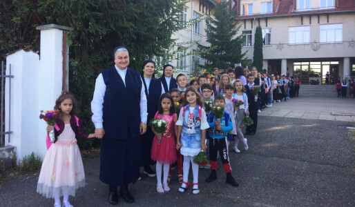 Povestea Sorei Emilia, mamă pentru 600 de copii timp de peste un sfert de ...