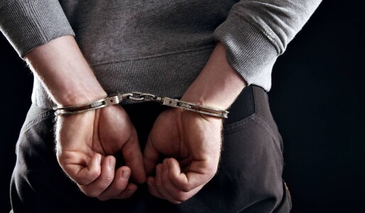 Polițist mușcat de un bărbat beat în timp ce-i punea cătușe, în Sectorul 4 ...