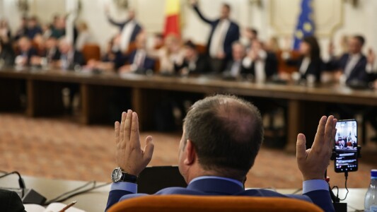 Ministru uitat într-o cameră, „vizirul administrației” și atmosferă anostă ...