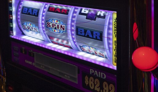 Un meșter a tocat la păcănele 14.000 de euro din banii clientului și l-a ...