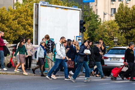 Câte persoane vor mai locui în România în 2080. Un sfert din populație va ...