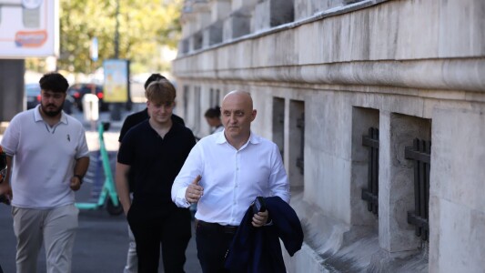Primele 6 minute din procesul în care Călin Georgescu și Horaţiu Potra sunt ...