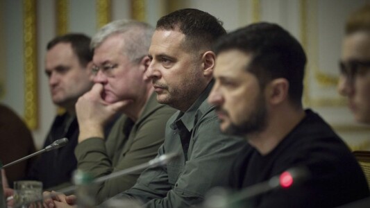 Mâna dreaptă a lui Volodimir Zelenski, acuzat de corupție de milioane de ...