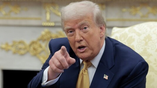Donald Trump amenință Canada cu noi taxe vamale din cauza fumului de la ...