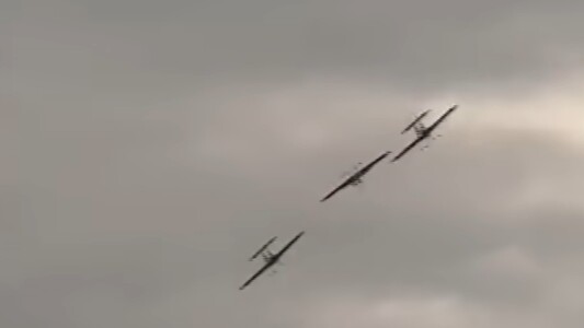 Cum s-au ciocnit două avioane cu 300 km/h, în fața a 30.000 de oameni: ...
