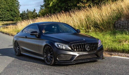 O șoferiță a cumpărat un Mercedes C63 AMG second hand și s-a trezit cu ...