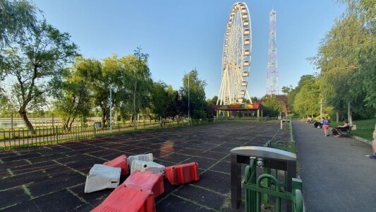 Apocalipsa din Parcul Tei: complexul de distracții abandonat, bănci ...