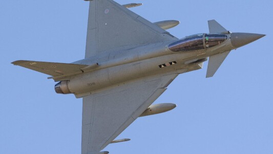 Fragmente de dronă au distrus anexa unei gospodării din Galați și un stâlp ...