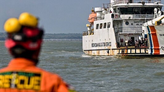 Naufragiu în Marea Java: 6 morți și 107 pasageri salvați de pe un feribot ...
