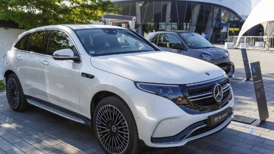 Un șofer a plătit 78.000 de euro reparația unui Mercedes EQC, după ce a ...