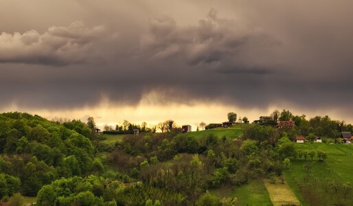 Caniculă, instabilitate atmosferică și vijelii, în weekend. Zonele vizate ...