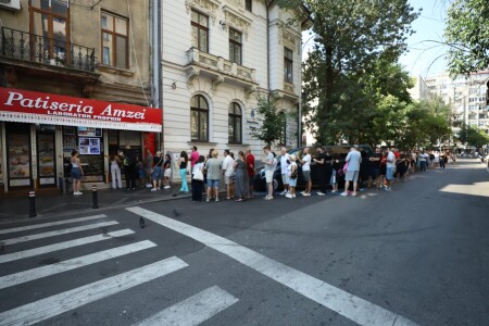 Patiseria Amzei a lui nea Mihai a fost luată cu asalt de clienți după ...