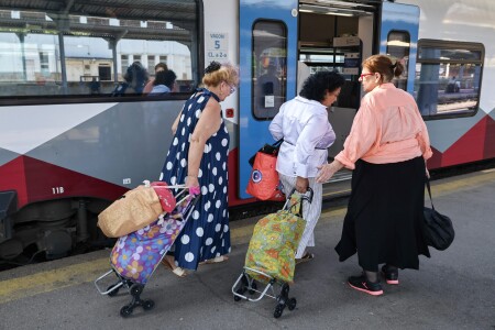 Icoane, merdenele și chiloți. Între istorie și mizerie: ce s-a ales de una ...