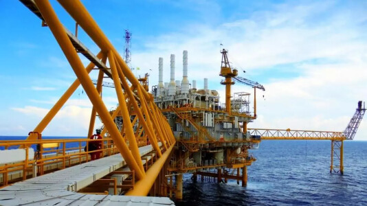 Producția de petrol a României scade în plină criză energetică, iar ...